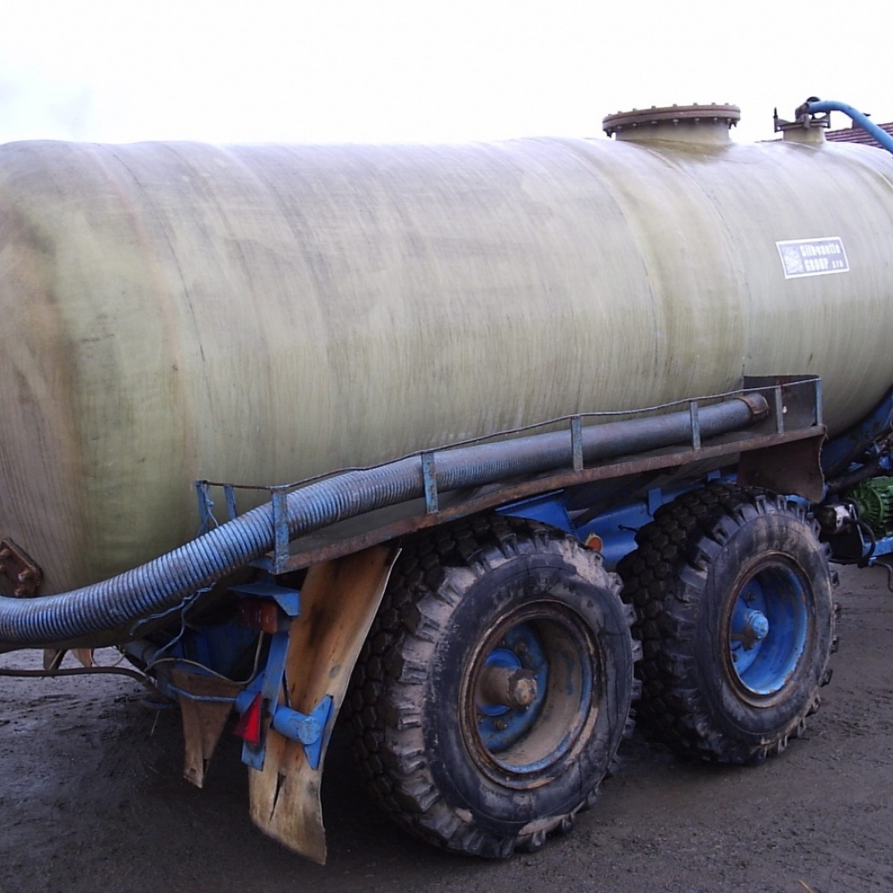 Vacuum truck