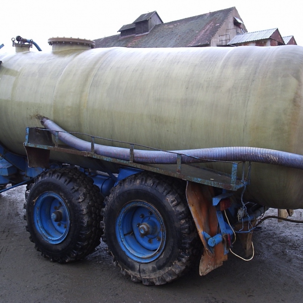 Vacuum truck