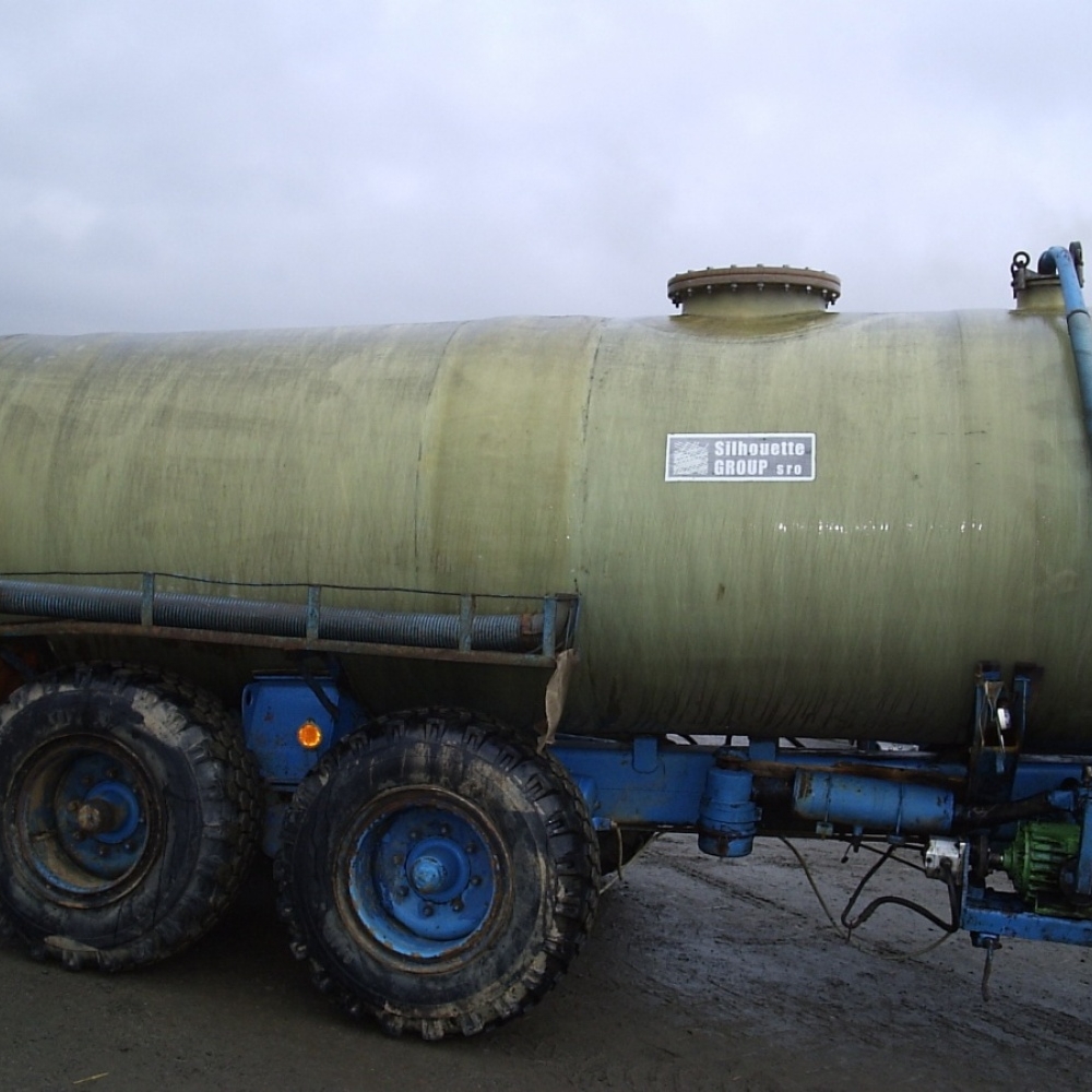 Vacuum truck