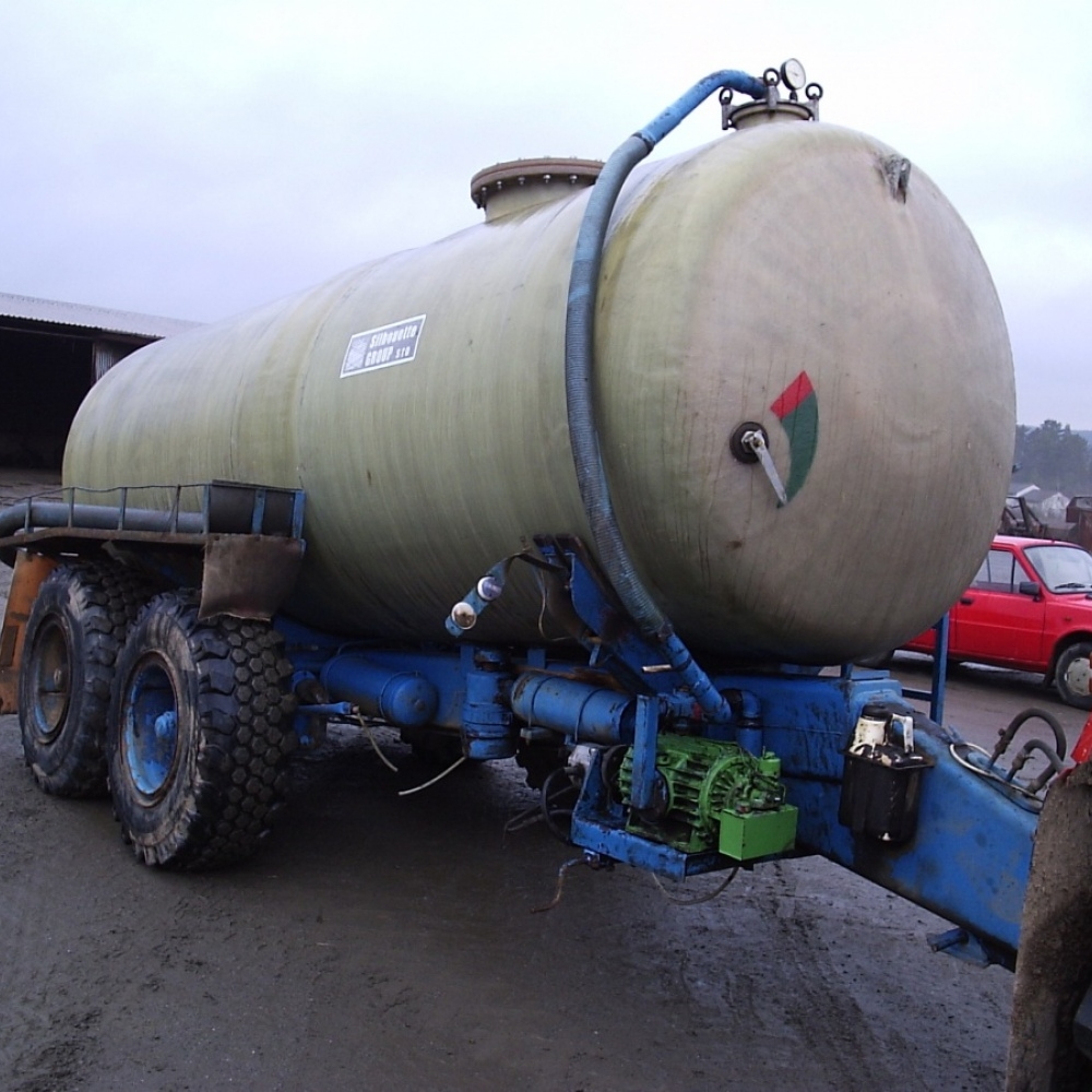 Vacuum truck