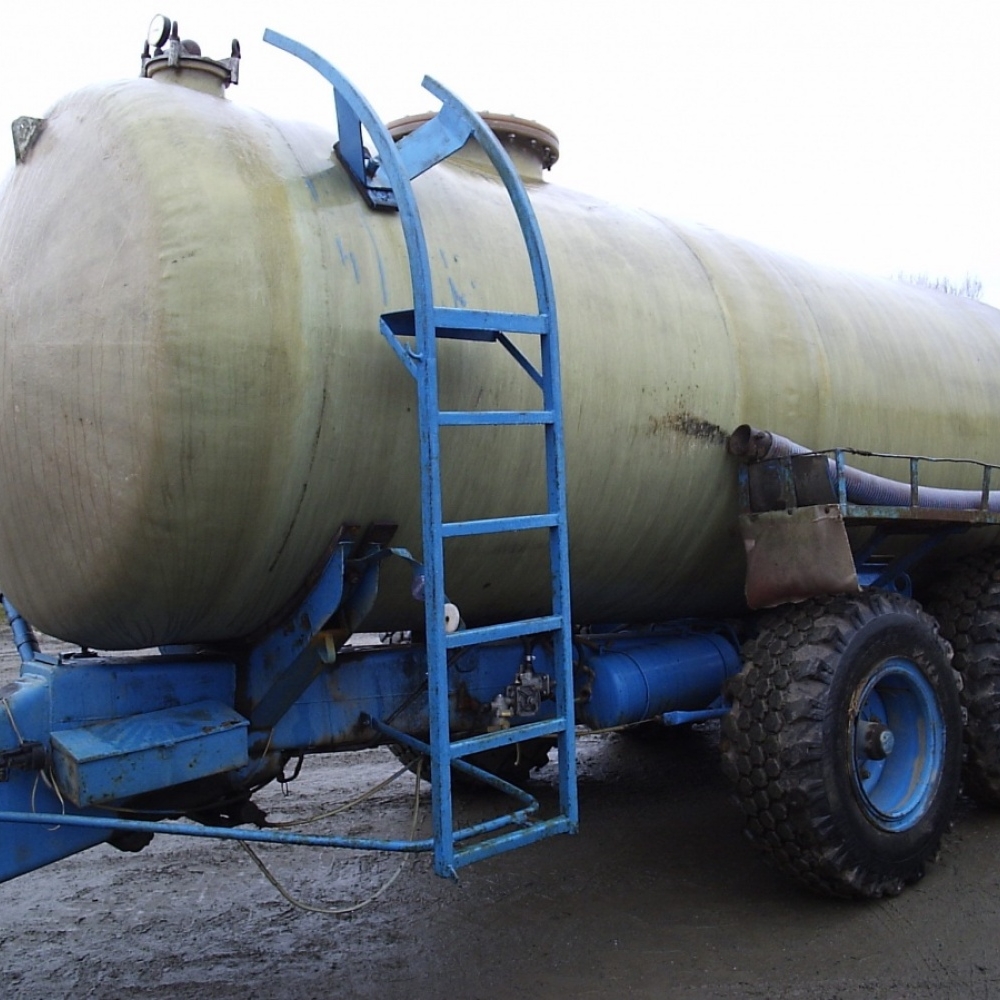 Vacuum truck